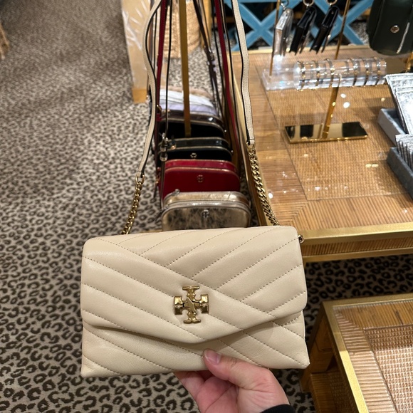 NWT! Tory Burch Kira Chevron Chain Wallet Cream Quilted Leather Crossbody 90343 - Picture 8 of 9